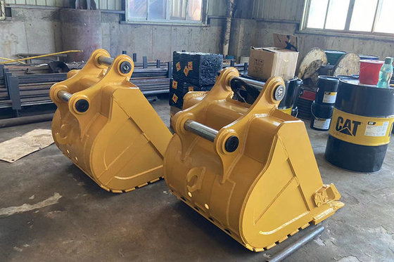 Un secchio per scavatori, un secchio per gatti, un hitachi komatsu.
