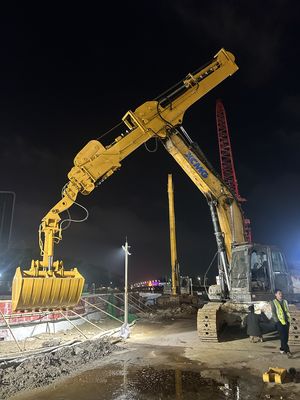Escavatore personalizzabile XE370 Braccio telescopico a tre stadi BS900 Materiale più leggero Efficiente nel trasportare secchio o presa 37T