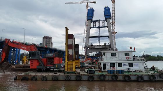 Braccio di escavatore a braccio lungo con secchio e cilindro per CAT KOBELCO Hitachi