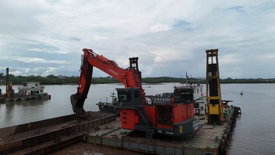 Braccio di escavatore a braccio lungo con secchio e cilindro per  KOBELCO Hitachi