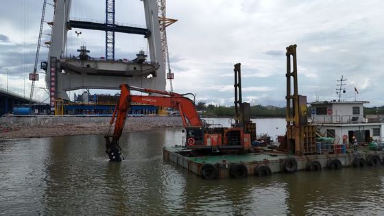 Braccio di escavatore a braccio lungo con secchio e cilindro per  KOBELCO Hitachi